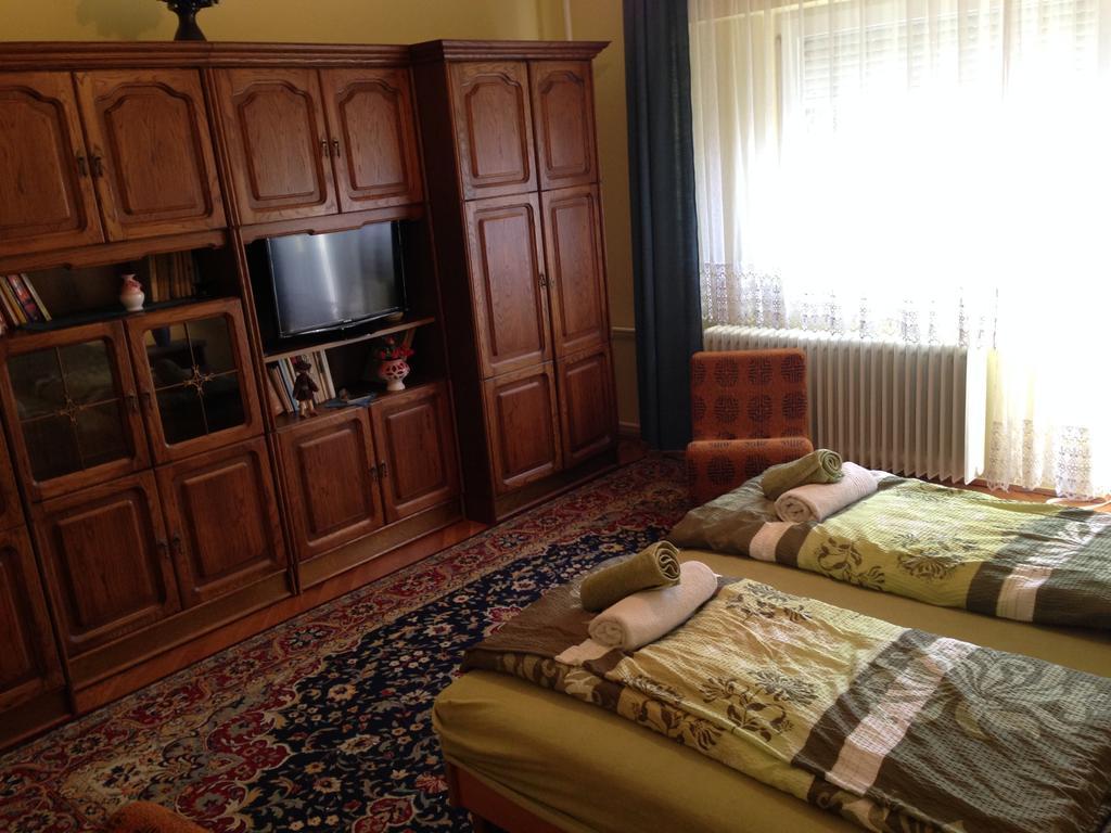 Elena Villa Hévíz Стая снимка